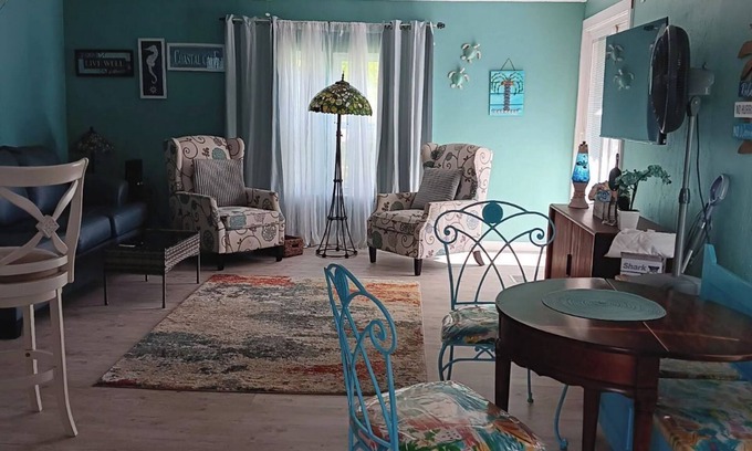 Jacarandas Cottage | Charming 2-bedroom cottage in enjoyable North Fort Myers with AC, WiFi
