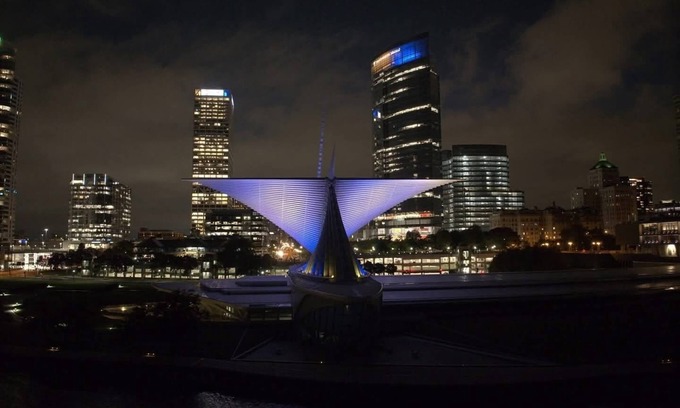 South Milwaukee Condo | Charming 2-bedroom condo in peaceful South Milwaukee with AC