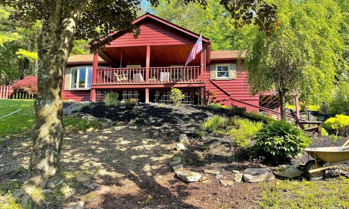 Nisbet Cabin | Charming 2-bedroom cabin in nice Cogan Station with AC