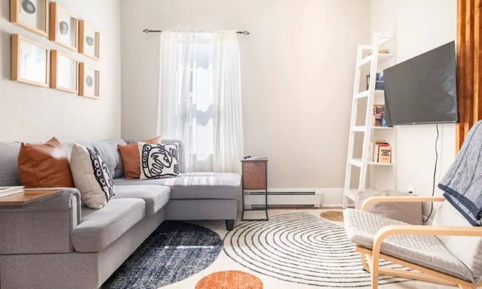 South Medford Apartment | Charming 2-bedroom apartment with parking in lovely Somerville