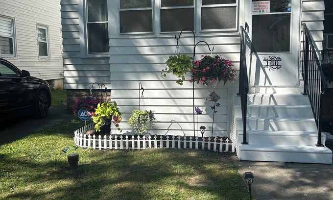 Syracuse Apartment | Charming 2-bedroom apartment with AC, in serene Eastwood/Syracuse!