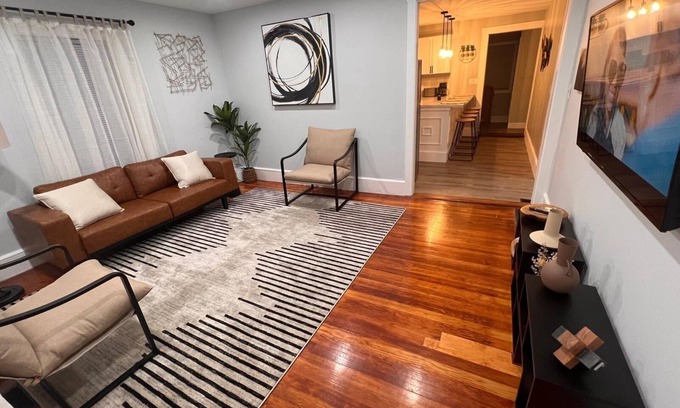 Sharon Apartment | Charming 2-bedroom apartment in nice Sharon with WiFi, AC near Gillette Stadium