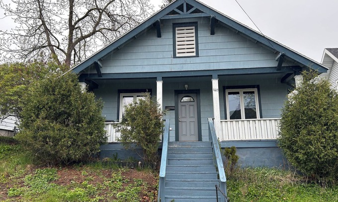Duluth House | Charming 2-bedroom bungalow near Parks and Hospitals