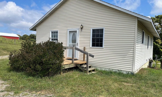Middlebury Cottage | Charming 2-bedroom cottage with WiFi, AC in peaceful Middlebury