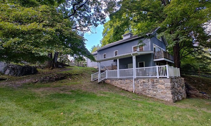 New Canaan Cottage | Charming 2 Bedroom Cottage in Peaceful New Canaan - Pet Friendly!