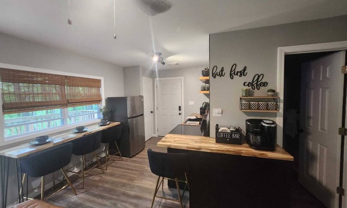 New Market Cabin | Charming 2-bedroom cabin in delightful New Market with AC