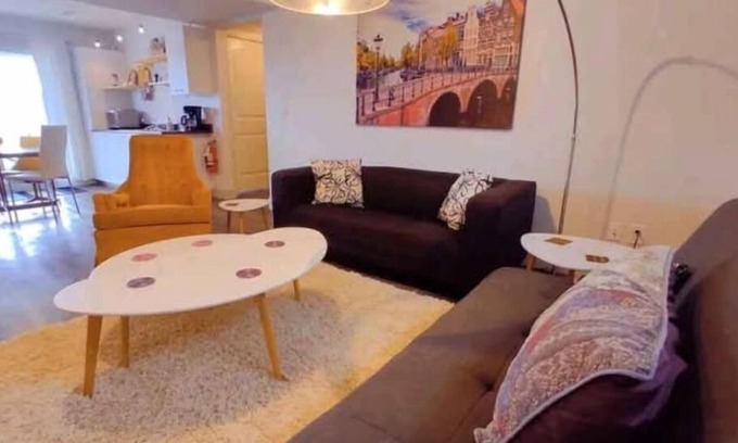 Central Okanagan House | Charming 2-bedroom suite in Lake Country with AC, WiFi.