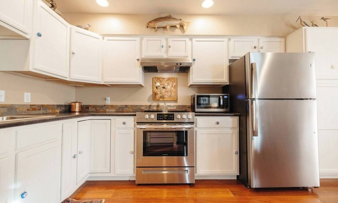 Harvest Creek Condo | Charming 2-bedroom condo with AC and WiFi in lovely Bozeman