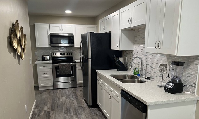 Vista Condo | Charming 2-Bedroom Condo in Secluded Area of Town