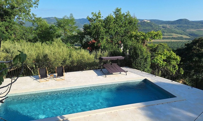 Oprtalj Cottage | Charming 2-bedroom cottage with swimmingpool in welcoming Oprtalj with WiFi, AC