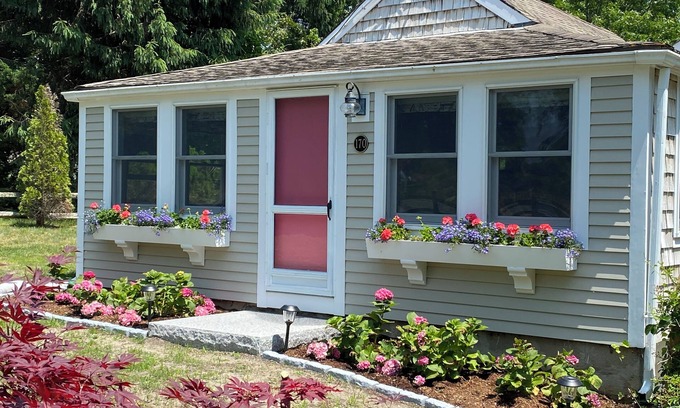 Orleans Cottage | Charming 2-bedroom cottage in wonderful Barley Neck area of Orleans with WiFi AC