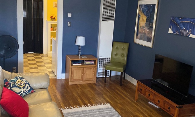 Winslow Cottage | Charming 2-bedroom cottage in Winslow with Window AC's, heat, WiFi