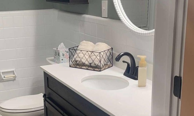 Auburn Other | Charming 2-bedroom farmhouse in delightful Auburn with AC, WiFi