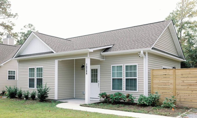 Ogden House | Charming 2-bedroom Guesthouse with WiFi, AC in fabulous Wilmington