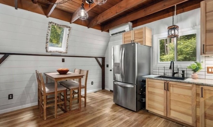 Fiskdale House | Charming 2-bedroom house in Terrific Sturbridge with AC