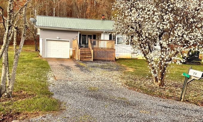 Millboro House | Charming 2-bedroom house near Millboro/Clifton Forge VA with WiFi