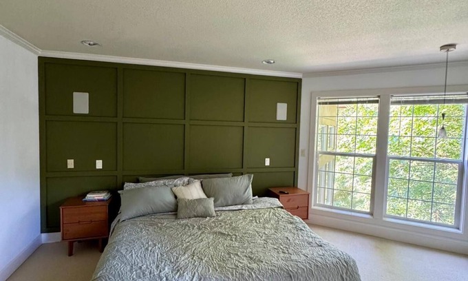 Pleasant Valley House | Charming 2-bedroom house in marvelous Portland with WiFi, AC