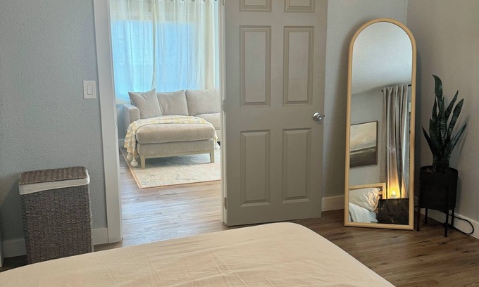 Albany House | Charming 2-bedroom house in Albany with AC, WiFi