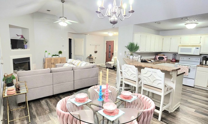 Royal Oaks House | Charming 2-bedroom house in Oxford, MS