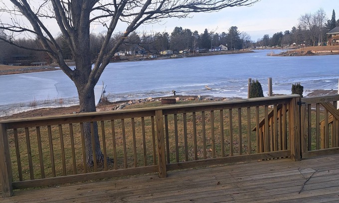 Gladwin House | Charming 2-bedroom lakefront house