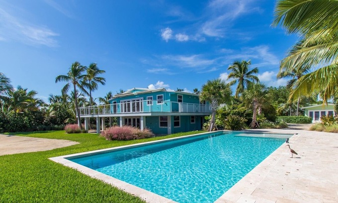 Islamorada House | Charming 2 Bedroom Oceanfront Cottage with Pool and Dockage