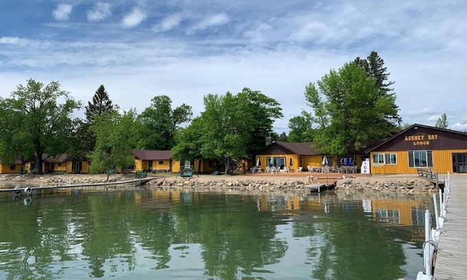 Walker House | Charming 2-bedroom RV on the Beach of Leech Lake!