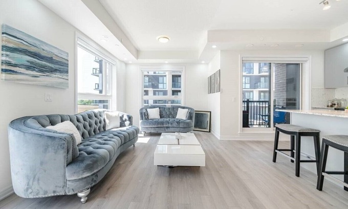 Oakville House | Charming 2-bedroom townhome with Rooftop view