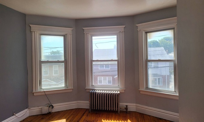 Kearny House | Charming 2-bedroom townhome with WiFi, AC in Kearny