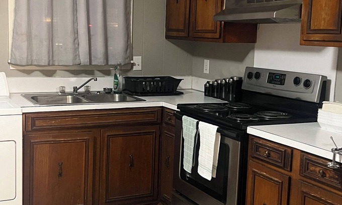 Blytheville Apartment | Charming 2-bedroom apartment with free WiFi centrally located in Blytheville.