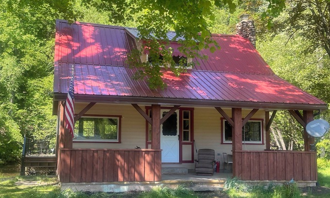 Lairdsville Cabin | Charming 2-bedroom cabin on Muncy Creek, near Muncy Valley with AC