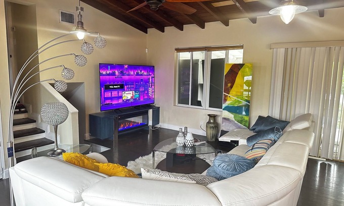 Fort Lauderdale Apartment | Charming 2-bedroom apartment with AC, WiFi in nice Oakland Park