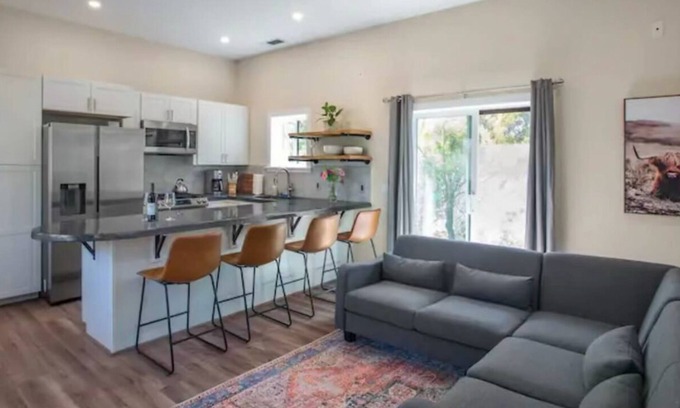 Paso Robles Cottage | Charming 2-bedroom cottage in heart of Paso Robles Wine country.