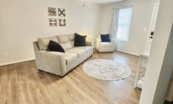 St. James House | Charming 2-bedroom, 2-bathroom house with WiFi, AC in brilliant Saint James