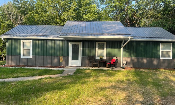 Florida House | Charming 2-bedroom house at Mark Twain Lake