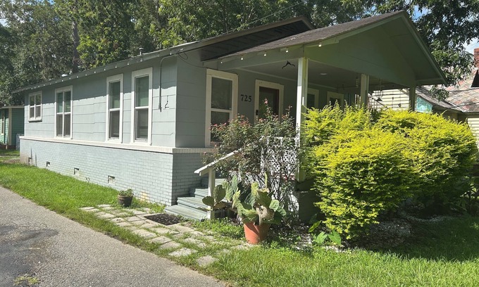 Old Town House | Charming 2-bedroom House Close to Downtown, Midtown, and FSU