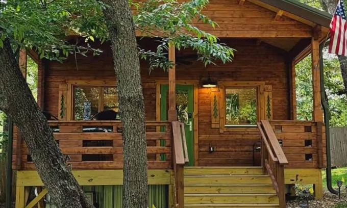 Waynesville Cottage | Charming 2-bedroom cottage with AC, WiFi in welcoming Waynesville