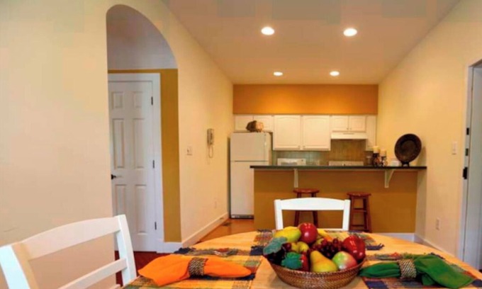 Lackey Cottage | Charming 2 bedroom Cottage in scenic Williamsburg!