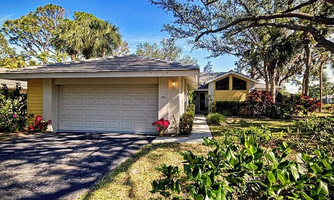 Plantation Villa | Charming 2-bedroom villa with AC in Venice Plantation Golf and Country Club