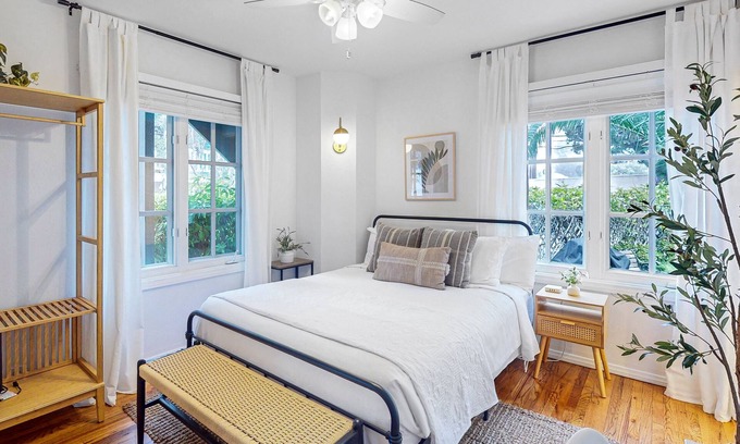 East Beach Apartment | Charming 229-sq-ft studio near Stearns Wharf & 1 block to famed East Beach
