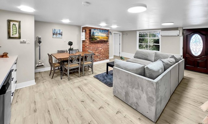 Victory Heights House | Charming 2BR/2BA Home with WiFi & AC near Lake Washington and Uni of Washington