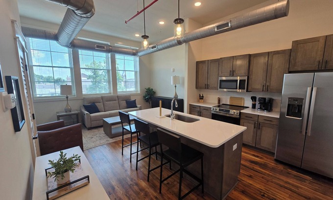McMinnville Condo | Charming 2BR condo in McMinnville, perfect for families and pets!