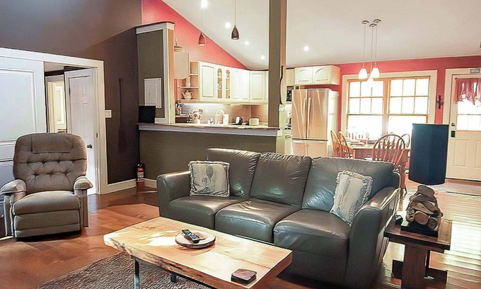 Tobermory House | Charming 2BR Forest Cabin—Little Tub Harbour