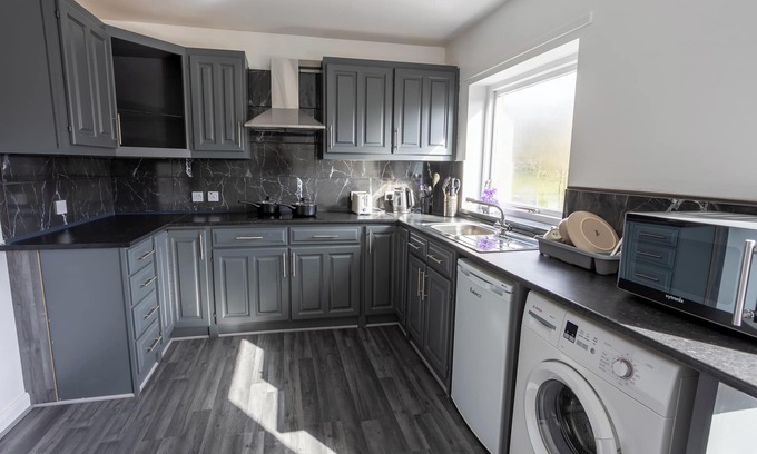 Carlisle House | Charming 2BR Maisonette in Carlisle Center with Spacious Parking