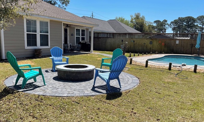 Thomas Drive House | Charming 3-bedroom house with pool, fire pit and grill in Panama City Beach.