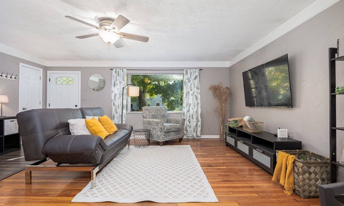 Reynoldsburg House | Charming 3 Bed 1 Bath Home Near Columbus Historic District Reynoldsburg