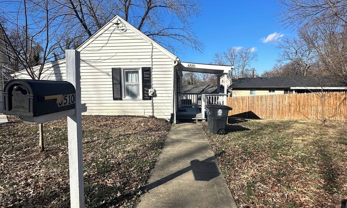 Peppermill Village House | Charming 3-bedroom house with WiFi and AC in cool Capitol Heights