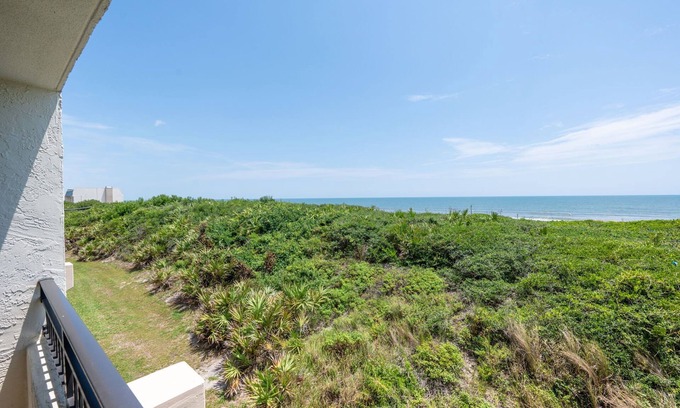 Crescent Beach Condo | Charming 3-bedroom oceanfront condo in beautiful Crescent beach- New Rental!