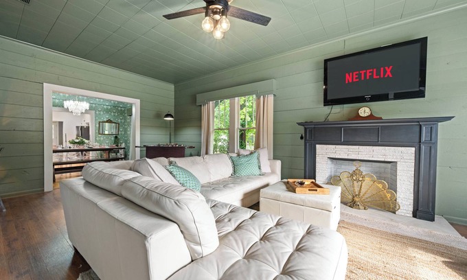 Mineral Wells House | Charming 3-bedroom bungalow, sleeps 8, fire pit, playground, laundry & yoga