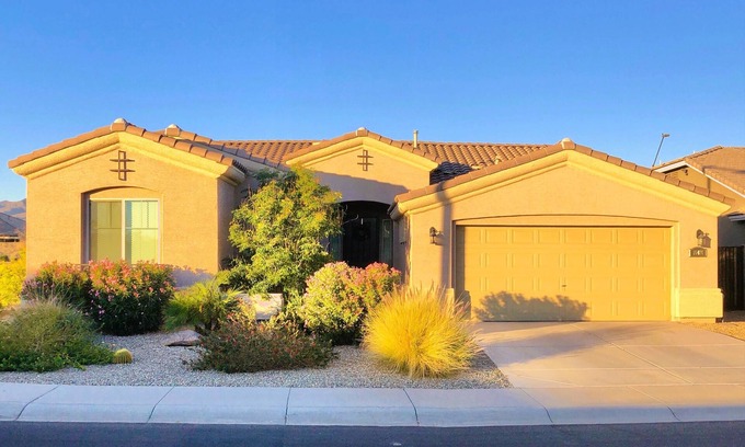 Surprise Farms House | Charming 3 bedroom 2 bathroom home in Surprise with large, beautiful, yard.