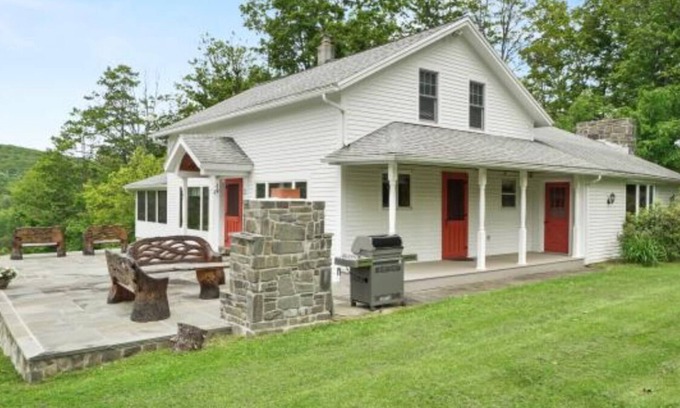Windsor Other | Charming 3 bedroom farmhouse with AC, fitness room in amazing Windsor NY